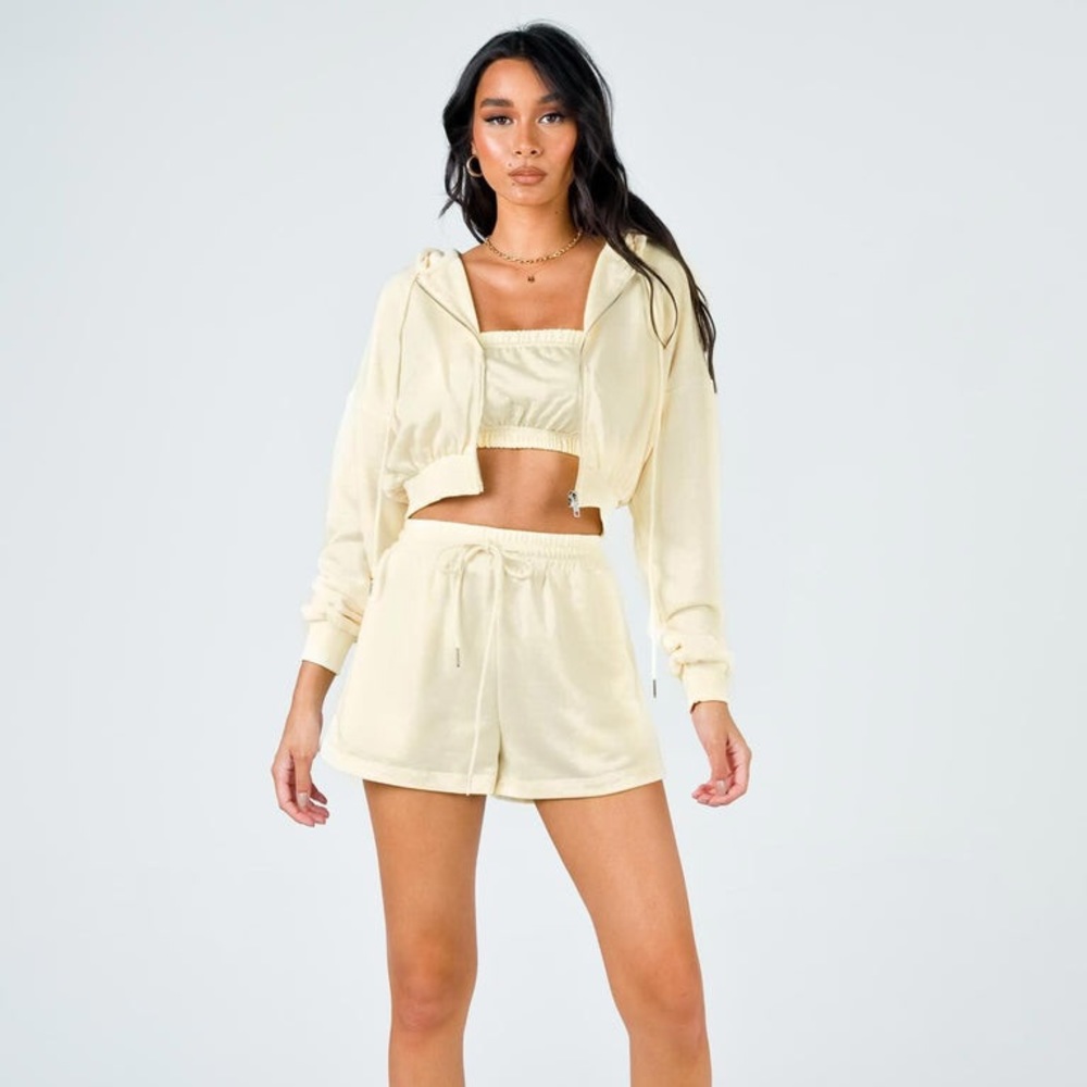 Princess Polly Kye‎ Shorts in Yellow